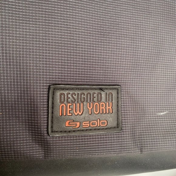 SOLO Laptop or Messengar Bag Black Nylon w/ Padded Sleeve for up to 16" Laptop - Picture 4 of 10